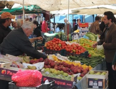 Θεσσαλονίκη: Άγριος καβγάς μεταξύ 30 Πακιστανών με ξύλα και σιδερολοστούς σε λαϊκή αγορά